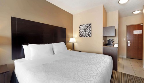 Suite, 1 King Bed, Non Smoking, Kitchenette (Larger Room)