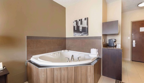 Standard Room, 1 King Bed, Non Smoking, Jetted Tub