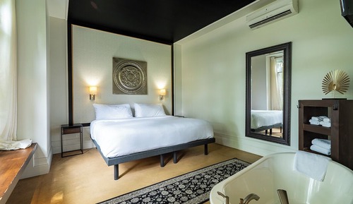 Deluxe Suite, 1 King Bed (3)