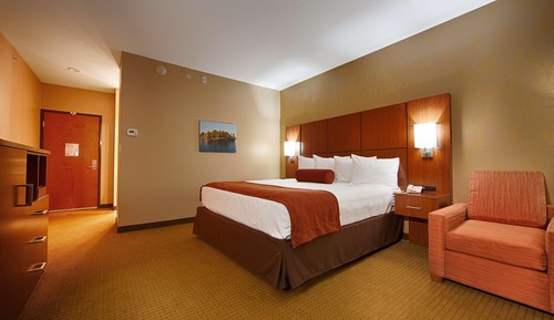 Standard Room, 1 King Bed, Non Smoking, Refrigerator & Microwave (Shower Only)