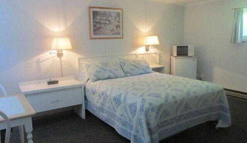 Standard Room, 1 Queen Bed