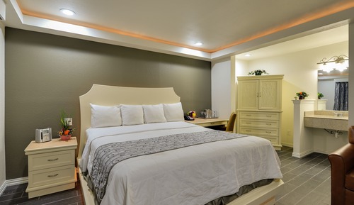 Deluxe Suite