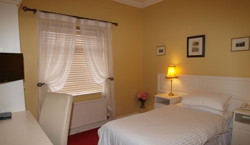 Single Room (Breakfast included)