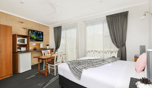 Queen Access Room - Wheelchair Friendly