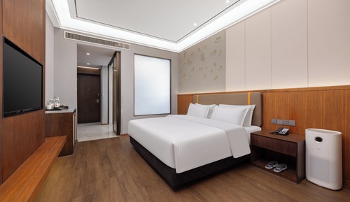 Standard Room, 1 King Bed (Extra Floor Space)