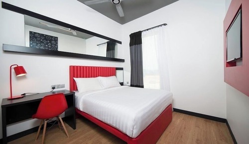 Deluxe Double Room (High Floor)