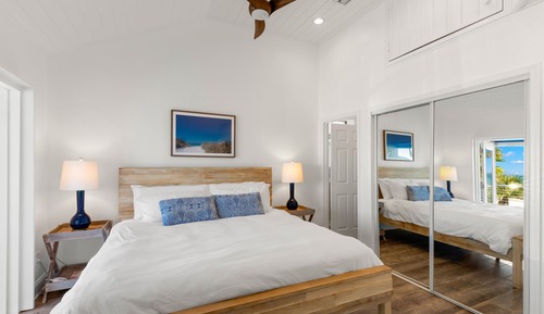 Deluxe Suite, 1 King Bed, Beach View (Magnolia)