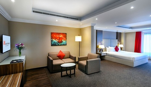 Junior Suite with Vista 27 Lounge Access