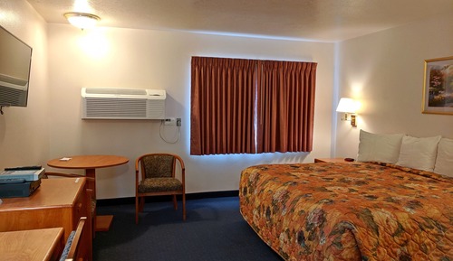 Single Room, 1 King Bed, Accessible, No Pets Allowed
