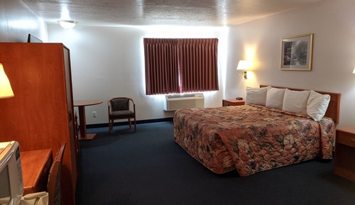 Single Room, 1 King Bed, No Pets Allowed