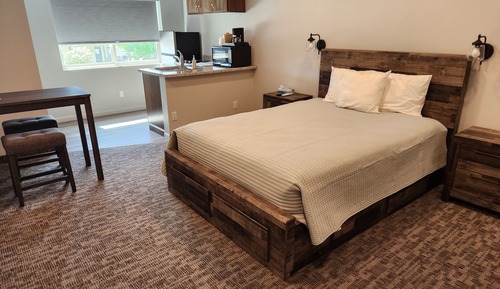 Studio, 1 Queen Bed, No Pets Allowed