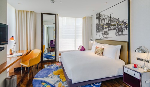 Standard Room, 1 King Bed, Garden View, Corner (Balcony)