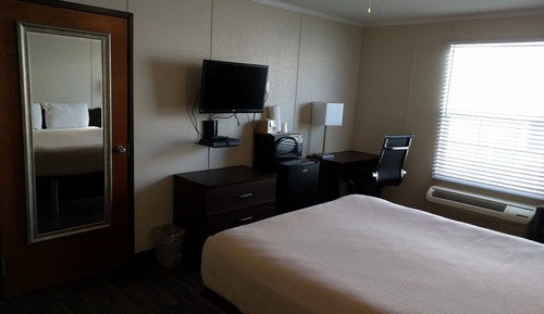 Standard Room, 1 Queen Bed