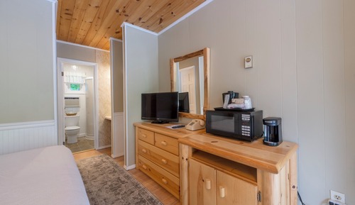 Standard Room, 1 Queen Bed