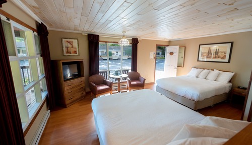 Studio Room, 2 Queen Beds, Private Deck, Kitchenette