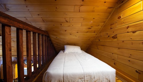 Cozy 1 Bedroom Cottage with Loft, Kitchen