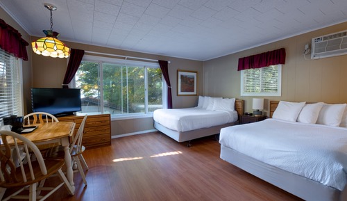 Studio Room, 1 Queen Bed and 1 Double Bed, Private Deck, Kitchenette