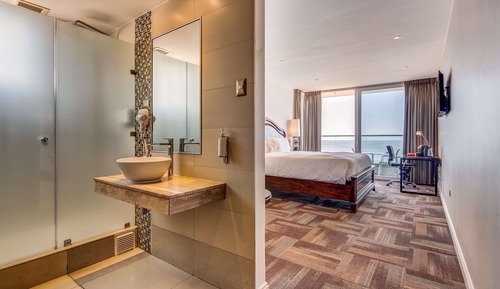 Junior Suite, 1 King Bed, Non Smoking (Oceanfront View)