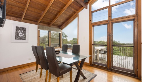Currawong (Treetop House with Spa)