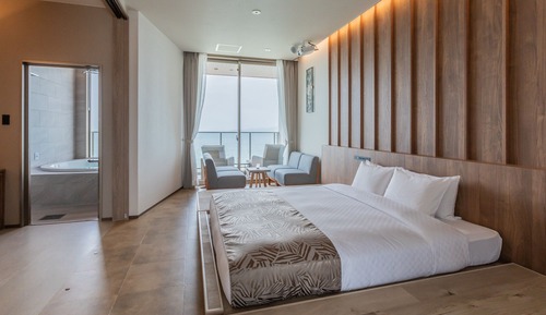 Luxury Suite