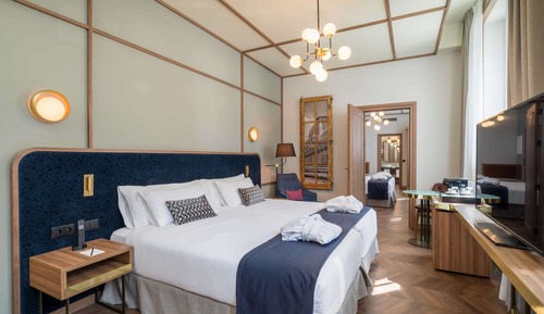 Deluxe Room (Family)