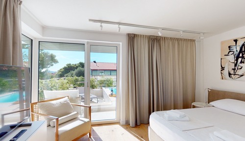 Luxury Apartment, 2 Bedrooms, Pool View