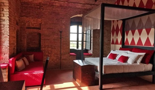 Deluxe Quadruple Room, Private Bathroom, Hill View