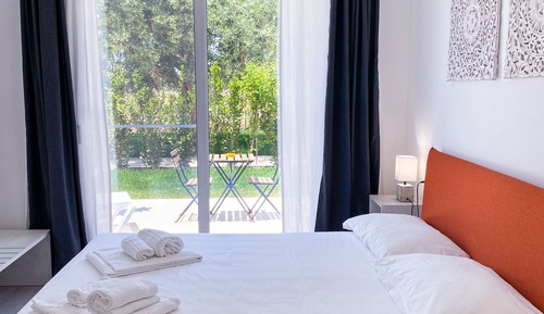 Classic Double Room, 1 King Bed, Pool Access, Garden View