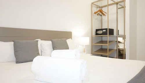 Deluxe Suite, 1 Queen Bed with Sofa bed, Non Smoking