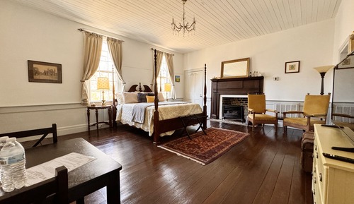 Miss Agnes Suite