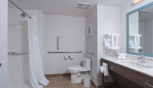 Room, 2 Queen Beds, Accessible (Roll-In Shower, Lake View)