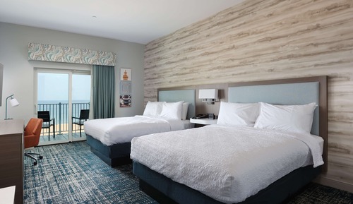 Room, 2 Queen Beds, Refrigerator, Lake View