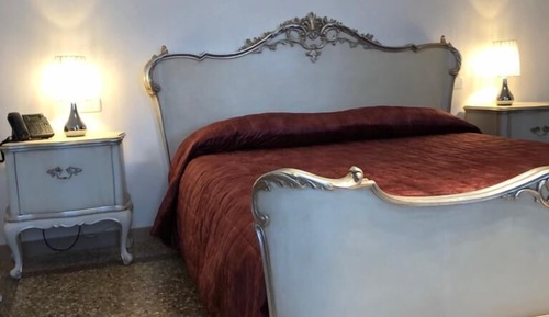 Traditional Suite, 1 Queen Bed with Sofa bed, Non Smoking, Garden View