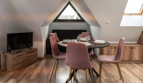 Studio Suite (D12)