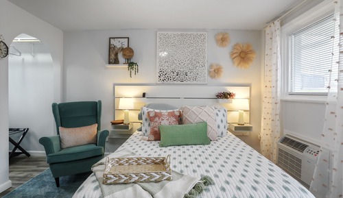 Boho, 1 queen bed