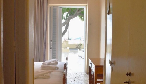 Standard Studio, Sea View