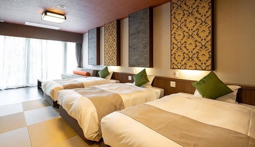 Superior Japanese-Style Beds - Shower Only - Non-Smoking