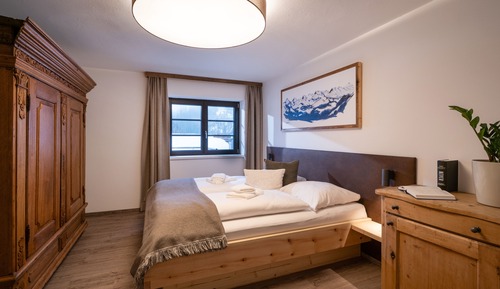 Classic Condo, 2 Bedrooms, Balcony, City View