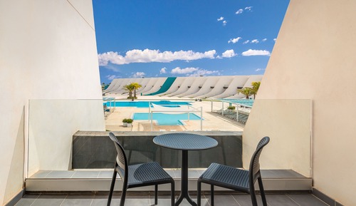 Family Room, Terrace, Pool View (2A1C)