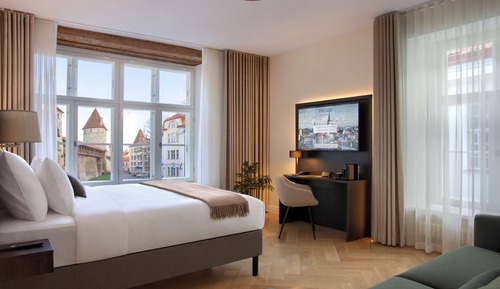 Signature Studio Suite, City View