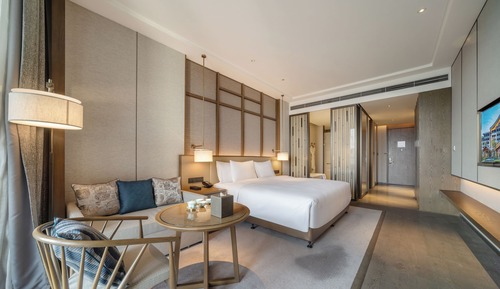 Deluxe Garden View King Room