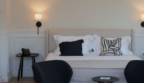 Junior Studio Suite, 1 Queen Bed, Patio, Pool View