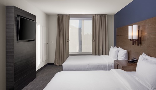 Suite, 1 Bedroom (Mobility/Hearing Access, Roll-In Shwr)