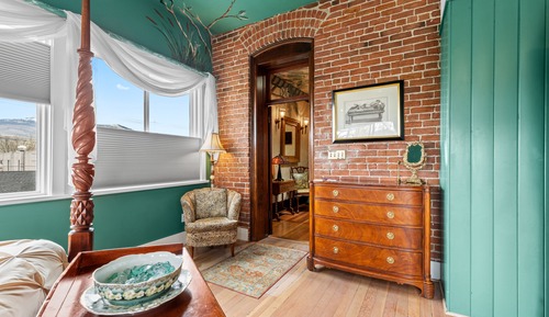 Honeymoon Suite #7,  1 Queen Bed, Jetted Tub, Mountain Views