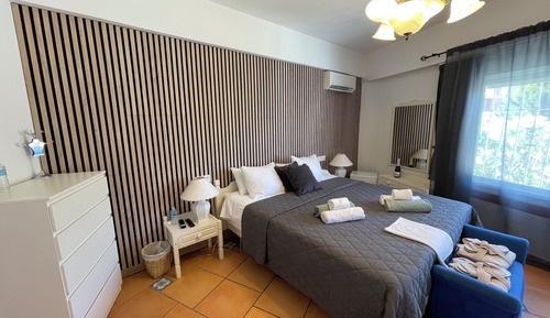 12. Queen Room - Deluxe Double Room(2adults+2child)