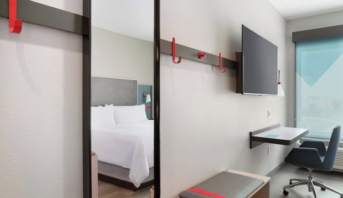 Standard Room, 1 King Bed, Roll-in Shower (Communications, Mobil, Roll-In Shower)