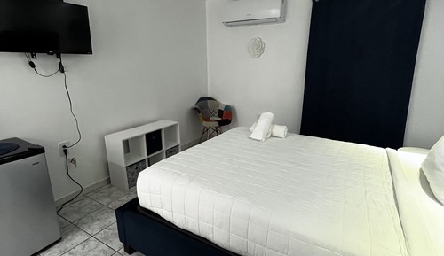 Basic Single Room, 1 Queen Bed