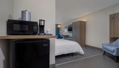 Standard Room, 2 Queen Beds, Accessible Bathtub (Accessible Tub)
