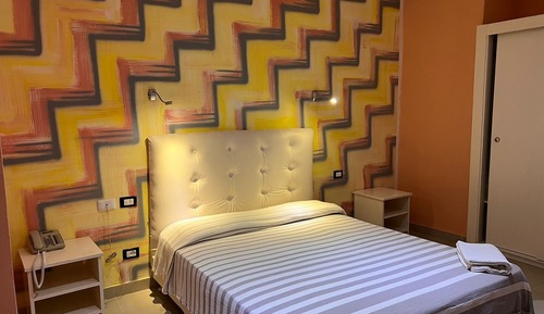 Standard Room, 1 Queen Bed