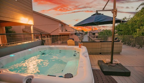 House, Multiple Beds, Hot Tub